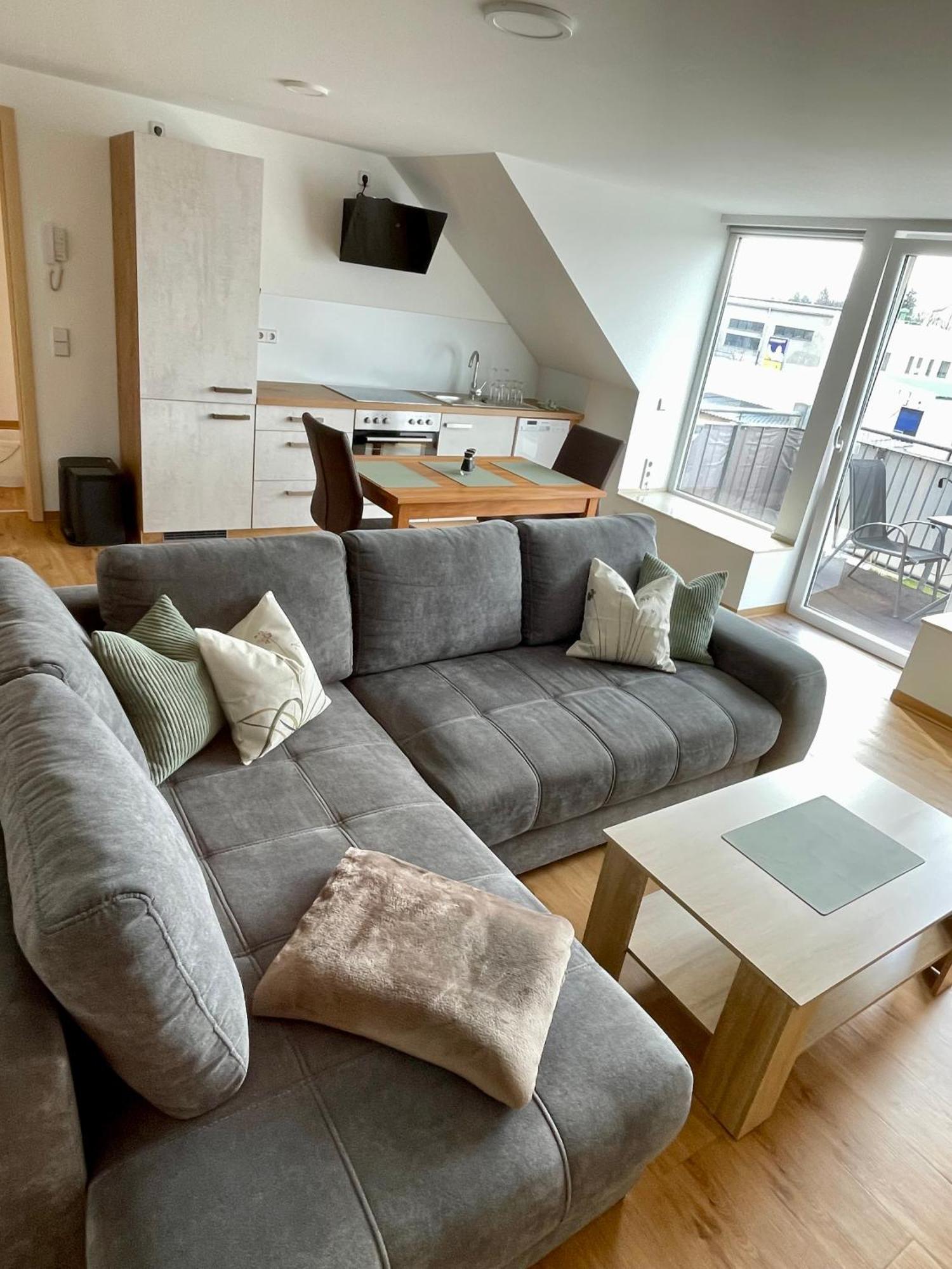 Stadtoase Geraeumige Gaestewohnungen Mit Balkon, Komfort, Modernitaet Und Ruhe, Fuer Monteure Geeignet, Free Wifi